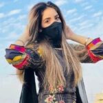 mask girl pic